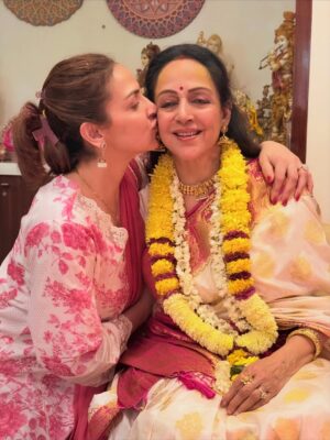 Esha Deol Instagram - Happy birthday to my Queen my mamma & The Dream Girl of the nation …. We love you ♥️♥️♥️♥️♥️🧿🙌🏼🤗😘😍🙏🏼
@dreamgirlhemamalini
#happybirthday #happybirthdayhemamalini #happybirthdaydreamgirl #mother #love #gratitude