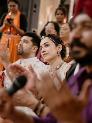 Esha Kansara Instagram - Me and my @shraddhadangar_official making sure we do garba and Bhakti together and @navshakti.navratri helping us maintain that balance of our devotion and fun 🥺🫶❤️🌸 this is the place to be