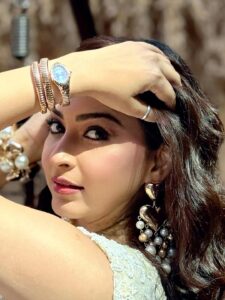 Actress Eshanya Maheshwari HD Photos and Wallpapers October 2025