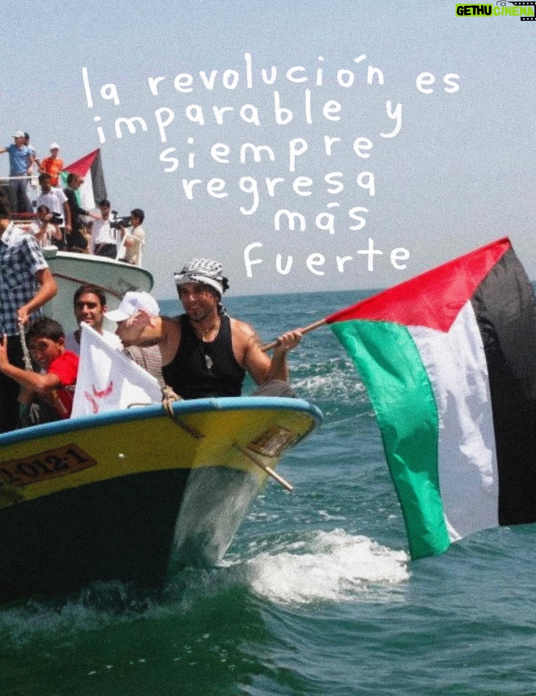 Esmeralda Pimentel - 55.4K Likes - ¿Realmente los barcos terminarían con el g3noc1d10? 

No, lo saben y lo sabemos. Pero es una muestra de solidaridad de los pueblos del mundo hacia Palestina para decirles que no están solxs y que seguiremos acá intentando y saliendo a las calles para sostenerles, que aunque la complicidad genocida de los gobiernos siga existiendo, los pueblos nos desbordaremos hasta llegar a G4za.

No se trata te poner en el centro la flotilla, se trata de mirar lo endeble que es el sistema internacional que construyeron las potencias, la poca o nula injerencia que tienen esos organismos internacionales gestionados por el Norte Global. Lo que nos muestra este ataque a la flotilla es que el derecho internacional se puede romper y manejar como las potencias decidan, que nunca ha existido para respetar a los pueblos.

Exigimos al gobierno de México @gobmexico y al @sremx romper con URGENCIA relaciones con Isr4el, exigimos el cese al fuego y al g3noc1dio palestino 🇵🇸🇵🇸🇵🇸🇵🇸🇵🇸🇵🇸🇵🇸🇵🇸🇵🇸