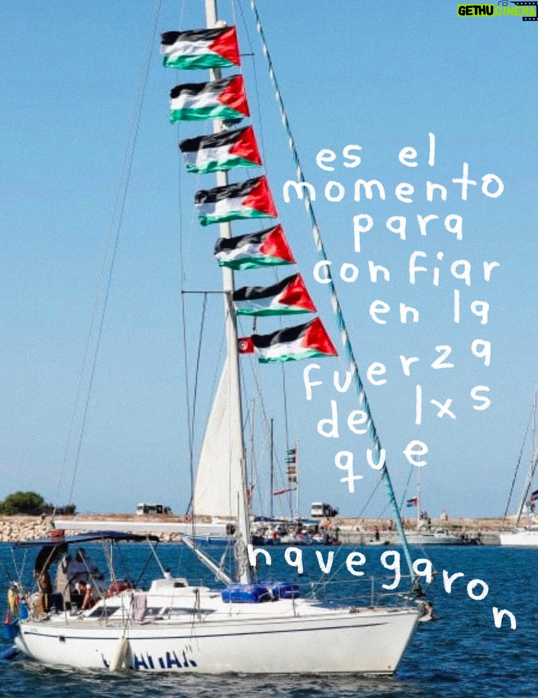 Esmeralda Pimentel - 55.4K Likes - ¿Realmente los barcos terminarían con el g3noc1d10? 

No, lo saben y lo sabemos. Pero es una muestra de solidaridad de los pueblos del mundo hacia Palestina para decirles que no están solxs y que seguiremos acá intentando y saliendo a las calles para sostenerles, que aunque la complicidad genocida de los gobiernos siga existiendo, los pueblos nos desbordaremos hasta llegar a G4za.

No se trata te poner en el centro la flotilla, se trata de mirar lo endeble que es el sistema internacional que construyeron las potencias, la poca o nula injerencia que tienen esos organismos internacionales gestionados por el Norte Global. Lo que nos muestra este ataque a la flotilla es que el derecho internacional se puede romper y manejar como las potencias decidan, que nunca ha existido para respetar a los pueblos.

Exigimos al gobierno de México @gobmexico y al @sremx romper con URGENCIA relaciones con Isr4el, exigimos el cese al fuego y al g3noc1dio palestino 🇵🇸🇵🇸🇵🇸🇵🇸🇵🇸🇵🇸🇵🇸🇵🇸🇵🇸