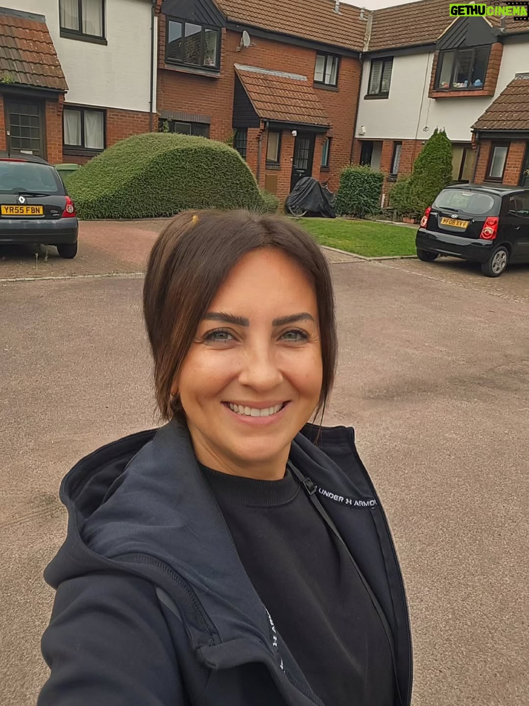 Esra Harmanda - 776 Likes - Londra da kalis sürem 1 hafta. Alışveriş yaptım.  Ne mi aldım? Youtube taki kanalında muzik yorumlari yapan ogluma Turkiye de bulamadığı 30 civarı plak😅 Burda yasayan cocuklarimiz da payini aldi 😅 Çocuklara çalıştık bu gelişimizde.  Gezip gördüklerimiz ise ebeveyn kontenjanından kâr saydıklarımız oldu😅
 https://youtube.com/@escilemuziksohbetleri?si=x9O_mw2DDUm0Atc2
