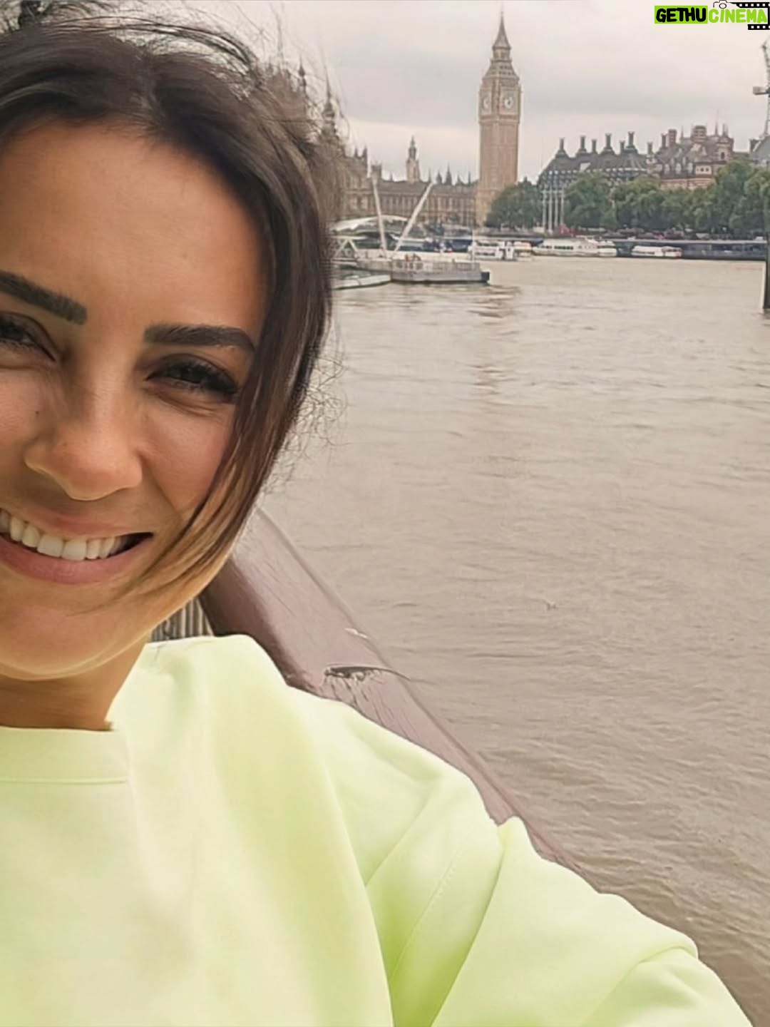 Esra Harmanda - 776 Likes - Londra da kalis sürem 1 hafta. Alışveriş yaptım.  Ne mi aldım? Youtube taki kanalında muzik yorumlari yapan ogluma Turkiye de bulamadığı 30 civarı plak😅 Burda yasayan cocuklarimiz da payini aldi 😅 Çocuklara çalıştık bu gelişimizde.  Gezip gördüklerimiz ise ebeveyn kontenjanından kâr saydıklarımız oldu😅
 https://youtube.com/@escilemuziksohbetleri?si=x9O_mw2DDUm0Atc2