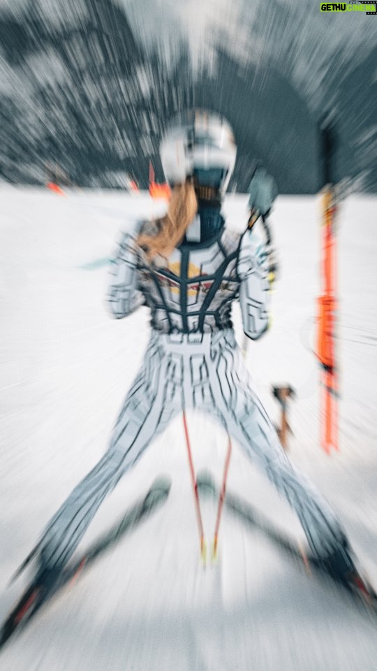 Ester Ledecká - 25.4K Likes - When winter asks😁...

Když se zima zeptá😁...

Cover📷by:@justin_reiter

@kaestleski 
@redbull
STR