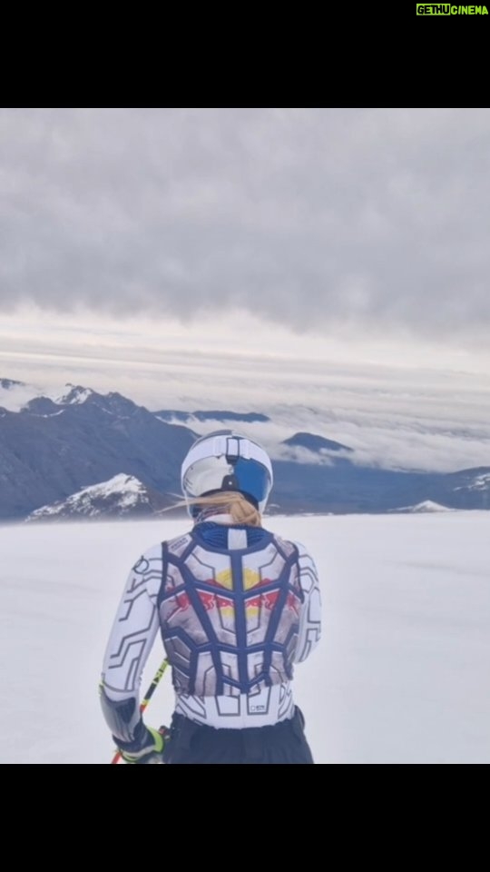 Ester Ledecká - 9.8K Likes - Just a few  more turns for my soul...🪶

@kaestleski
@redbull

STR