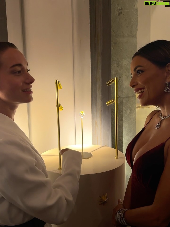 Eva Longoria - 193.1K Likes - About last night with @bvlgari ✨♥️

#Bvlgari 
#BvlgarHighJewelry 
#Polychroma
#InPartnershipWithBvlgari
