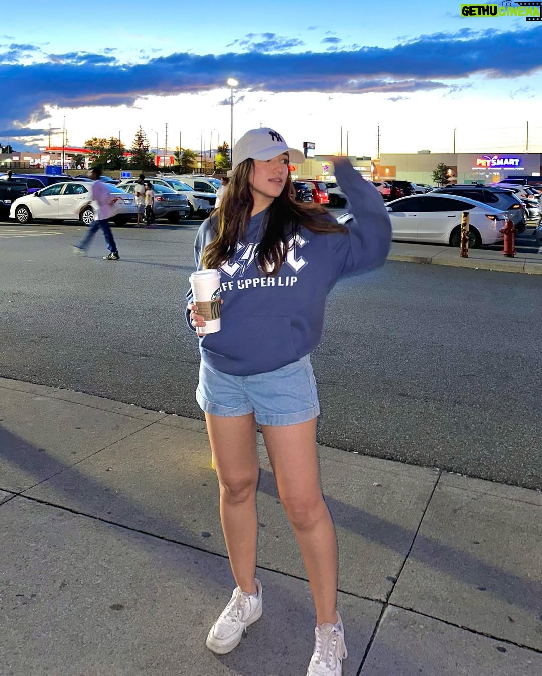 Eva Sharma - 18.3K Likes - 📧🩵✨