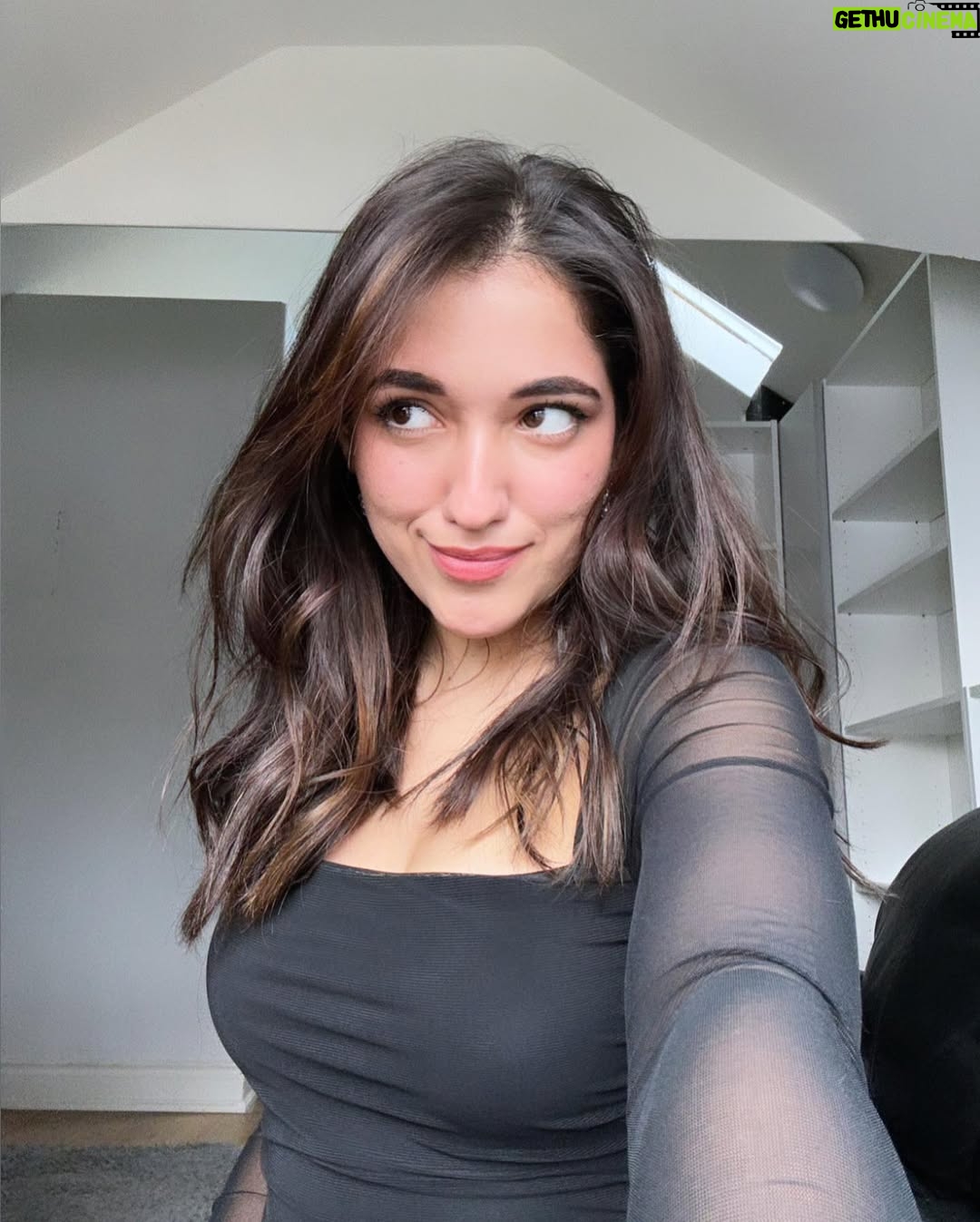 Eva Sharma - 36K Likes - 🐼🖤