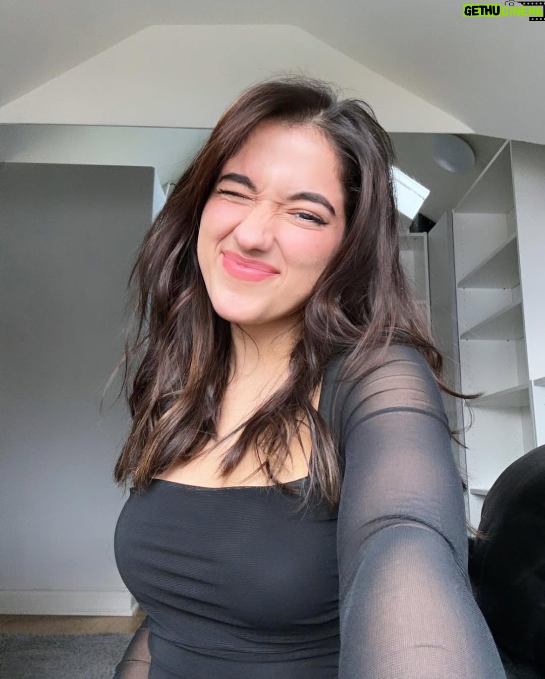 Eva Sharma - 36K Likes - 🐼🖤
