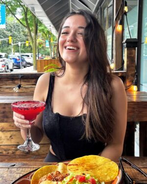 Eva Sharma Instagram - happy hours 🍸✨