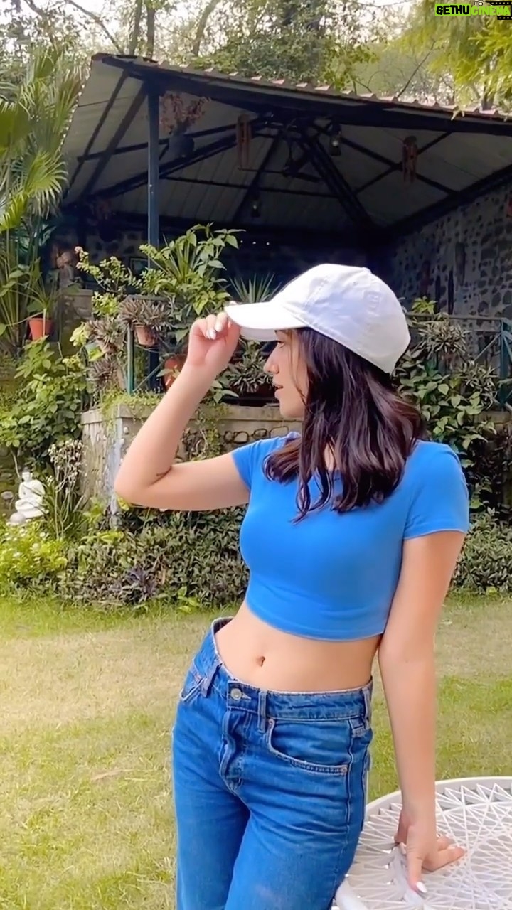 Eva Sharma - 36.3K Likes - 💙🤍