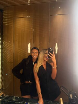 Eve Gale Instagram - girls night🖤