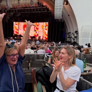 Ever Carradine Instagram - Girls just want to have fun. And we did. We had the most fun ever. #cyndilauper #girlsjustwanttohavefun #cher #jonimitchell #hollywoodbowl