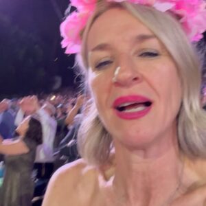 Ever Carradine Instagram - Girls just want to have fun. And we did. We had the most fun ever. #cyndilauper #girlsjustwanttohavefun #cher #jonimitchell #hollywoodbowl