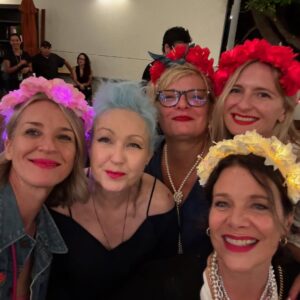 Ever Carradine Instagram - Girls just want to have fun. And we did. We had the most fun ever. #cyndilauper #girlsjustwanttohavefun #cher #jonimitchell #hollywoodbowl