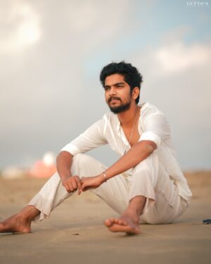 FJ Adisayam Instagram - 🌊😎
📸 : Thambi @gett_o_ ❤️
#beachlook #outdoorshoot #sonya7riii #portfólio #naanungalfj