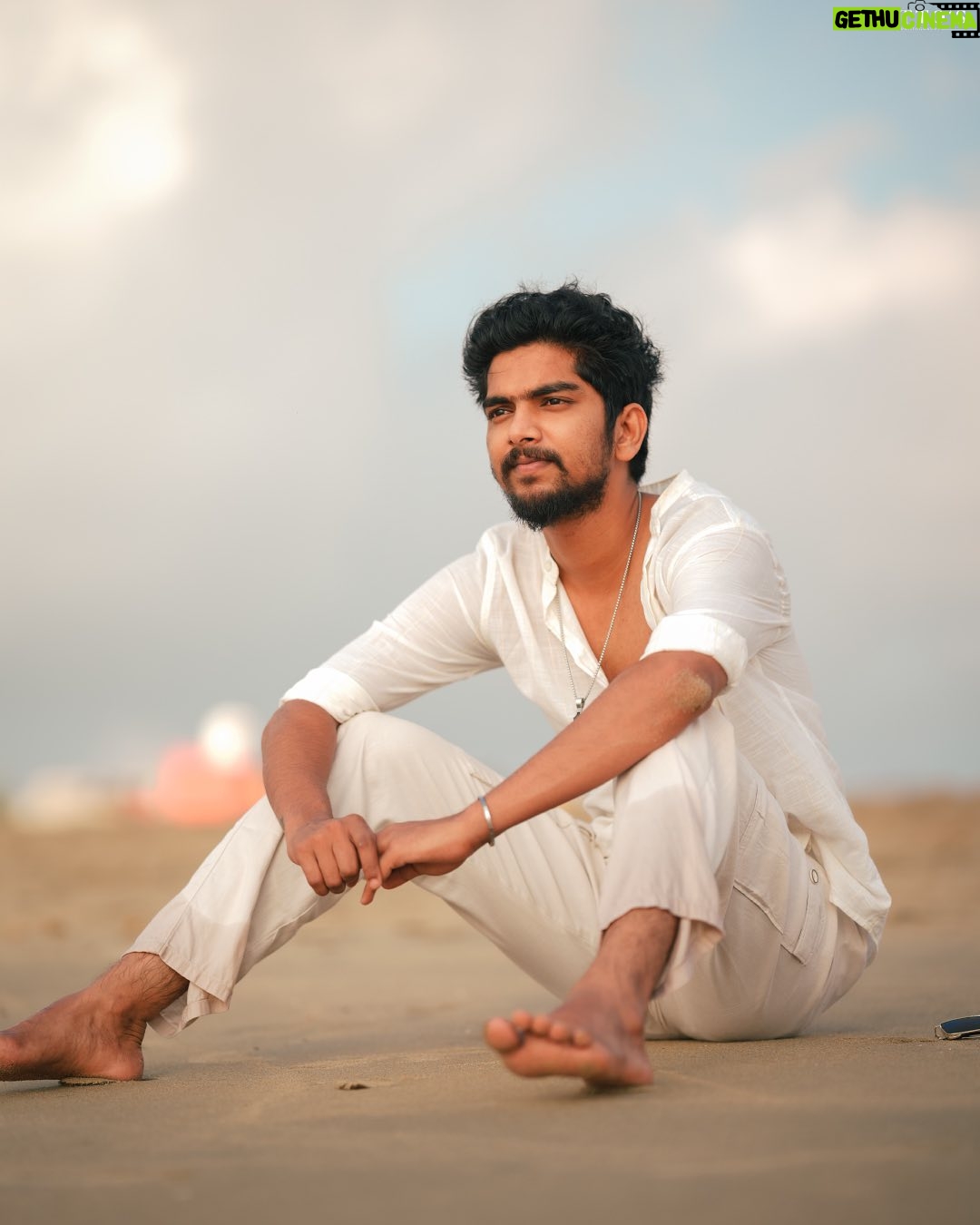 FJ Adisayam - 2.5K Likes - 🌊😎

📸 : Thambi @gett_o_ ❤️

#beachlook #outdoorshoot #sonya7riii #portfólio #naanungalfj