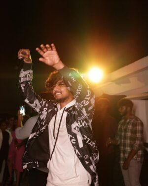 FJ Adisayam Instagram - Stage is the only place where we frgt everything and be peaceful ♥️
📸: @raghul_raghupathy
#hosting #farewellparty #mc #entertainment #suzhaladisayam #naanungalfj