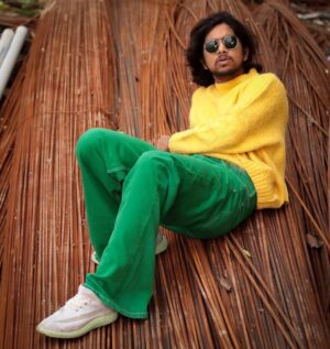FJ Adisayam Instagram - Photography: @hakunamatata_sai
Styling : @priyadharshini_venkatesh
Costume : @escaped_closet
#styling #fashion #fashionstyle #trendingfashion #contrast #style #fashionshoot #portraitphotography #suzhaladisayam #suzhalseries #naanungalfj