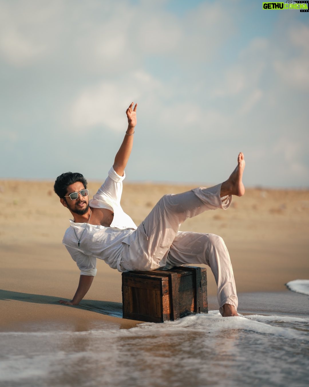 FJ Adisayam - 2.5K Likes - 🌊😎

📸 : Thambi @gett_o_ ❤️

#beachlook #outdoorshoot #sonya7riii #portfólio #naanungalfj