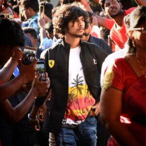 FJ Adisayam Instagram - Every day I’m hustlin’ 🔥
Sari sollunga ippo yaaru #Weightu nu 😎 📸 @adhi_behind_the_lens