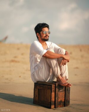 FJ Adisayam Instagram - 🌊😎
📸 : Thambi @gett_o_ ❤️
#beachlook #outdoorshoot #sonya7riii #portfólio #naanungalfj