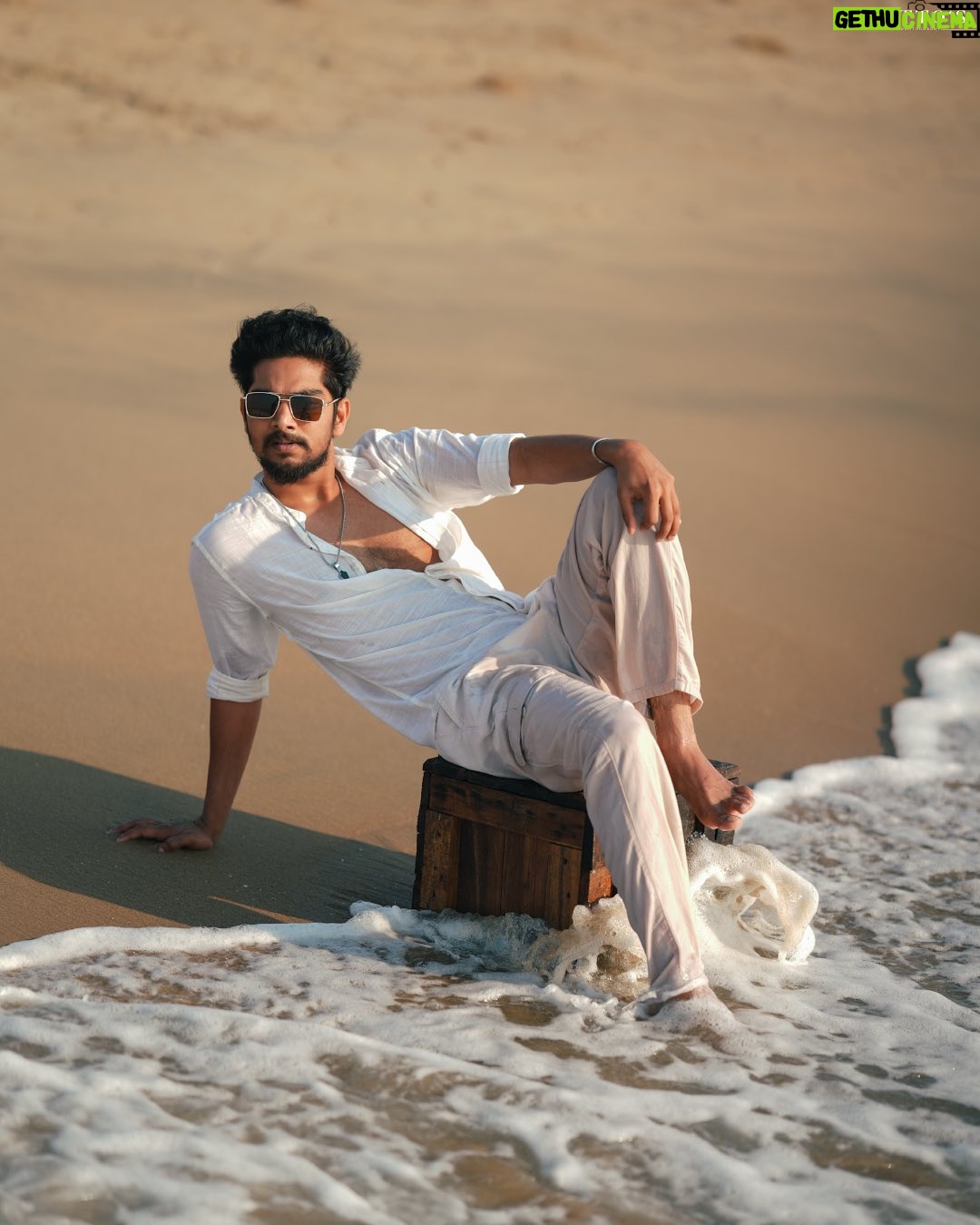 FJ Adisayam - 2.5K Likes - 🌊😎

📸 : Thambi @gett_o_ ❤️

#beachlook #outdoorshoot #sonya7riii #portfólio #naanungalfj