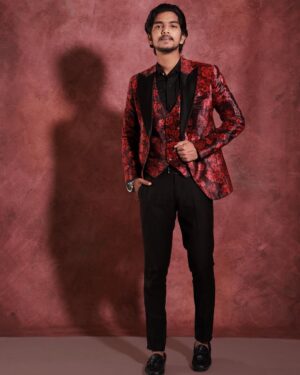 FJ Adisayam Instagram - Suit up 😎
📸: @harshinii.shankar 😊
Costume : @veerandshad
#suitup #stylish #indoorshoot #classy #modeling #instagood #instagramtrending #trending #instapost #suzhalonprime #suzhal #naanungalfj