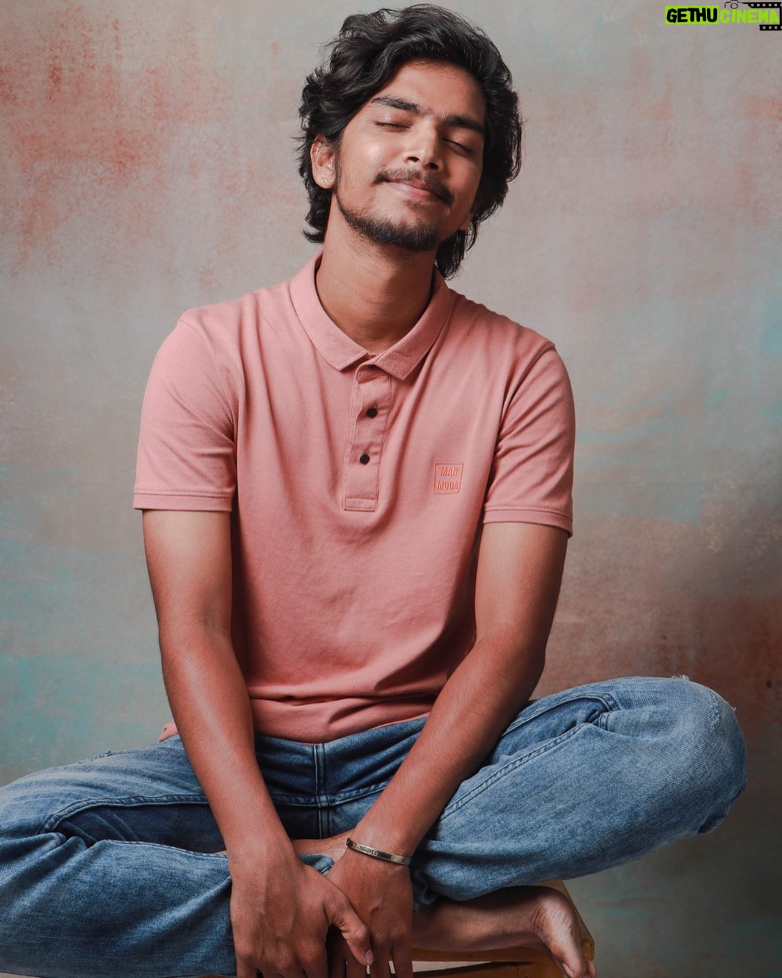 FJ Adisayam - 44.9K Likes - Smile 😊 

📸: @harshinii.shankar ❤️
Isai 🎵: @siennor.wav 😘
Styling : @priyadharshini_venkatesh 💯

#positivity #positivevibes #suzhaladisayam #photography #canonphotography #candid #canon #canonm50 #instagood #instafashion #instatrend #instagramtrending #trending #naanungalfj