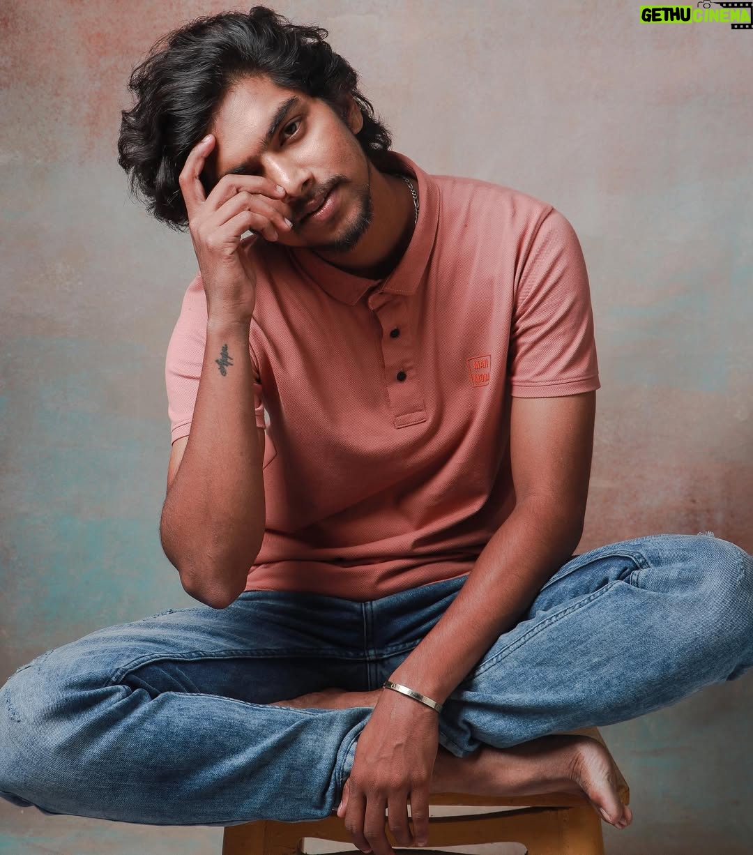 FJ Adisayam - 42.6K Likes - Keep that smile always in your face ❤️ 

📸: @harshinii.shankar . 
Styling : @priyadharshini_venkatesh 💯

#adisayam #suzhaladisayam #photoshoot #indoorshoot #studiopicture #instagrending #canon #canonphotography