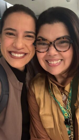 Fabiana Karla Instagram - Olha só quem encontrei desembarcando em 📍Doha, no Catar. A nossa querida e ilustríssima @fabianakarlareal! A gente bateu papo e aproveitei para convidá-la para ser madrinha do nosso programa Entrelaços, que promove ações pedagógicas que promovem a saúde mental e previnem e enfrentam as múltiplas manifestações de violência no cotidiano escolar. ✨

Assista o vídeo todo e confira a história massa que essa pernambucana arretada compartilha com a gente. 👉🏻 Fabiana, amei nosso encontro! Espero um outro em breve, que também quero saber como foi a viagem para a Índia. 😉💜

#raquellyra #fabianakarla #missãointernacional #doha #catar #pernambuco