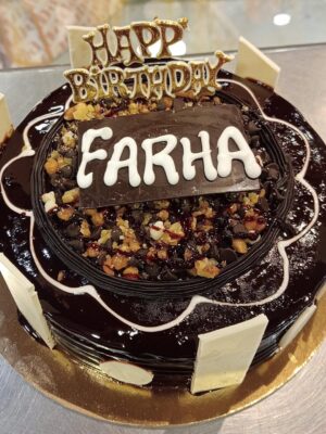 Farah Chaudhary Instagram - Aging like a vine ❤️🤪💯❤️🔥
Happy Birthday to me.
Thank you everyone for making it so special for me.Love you ammi abbu.Jis tarah se aap sab mera gussa jhelte ho shayad ye sab ke bas ki baat hi nahi jo mere Dil ka haal us gusse me sab samaj jate.Koi nahi samaj sakta.Love you Hanu @hannahchaudharyofficial
Thank you bhai @mr_____chowdhary_____ fayu @charming_chaudhary_786 , Mona
sahil, Afraz, Raydan, Aayat,Azan , Far, Shab, Basit bhai, Fatima , Komal and everyone of you who really made so much of effort.Really loved it.
This was one of the best day of my life ever.MashaAllah
Was very happy
Recently kisi se sikha tha Saza katne duniya me thodi aayi hu…So aaj jam ke khush thi har haal me.Alhumdulillah for everything
#birthdayvibes #3rdjune #manifestingthebestlife #alhumdulilahforeveryblessing❤️ #mashaallah