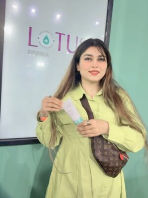 Farah Chaudhary Instagram - Lotus herbals is an Indian cosmetics brand made with herbal products.Their product is vegan and plants bases ingredients and high-quality natural actives.And are available for all skin types
#lotusherbals #glamup2025
@flipkartlifestyle @flipkart