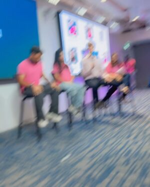 Farah Chaudhary Instagram - Here for #pinkpromise letās #hallabol with team @rajasthanroyals for the initiative they done and doing for woman. Happy women day to every beautiful soul out there.
@metaindia
@rajasthanroyals
@adityabelnekar