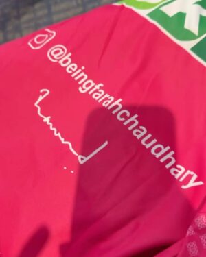 Farah Chaudhary Instagram - Here for #pinkpromise letās #hallabol with team @rajasthanroyals for the initiative they done and doing for woman. Happy women day to every beautiful soul out there.
@metaindia
@rajasthanroyals
@adityabelnekar