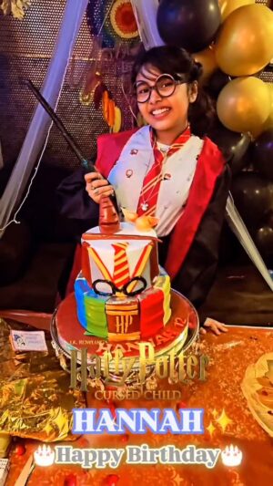 Farah Chaudhary Instagram - Hannahās #harrypotter theme birthday
#harrypotterworld #magicwand #harrypotterworld #harmaine #arnold #harrypotterworld #harrypotterbirthdaycake #harrypotterbirthdayparty #harmione #trending #viral