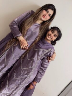 Farah Chaudhary Instagram - Zindagi Haseen hai jo tu mere naal hai.MashaAllah
.
.
.
#eidvibes #eid2025 #farahchaudhary #hannahchaudhary
