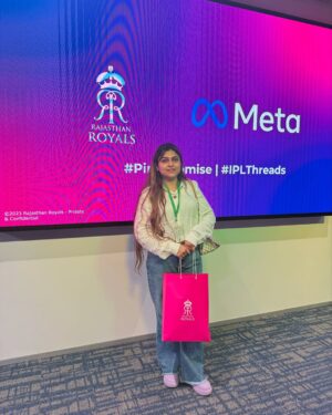 Farah Chaudhary Instagram - Here for #pinkpromise let’s #hallabol with team @rajasthanroyals for the initiative they done and doing for woman. Happy women day to every beautiful soul out there.
@metaindia
@rajasthanroyals
@adityabelnekar