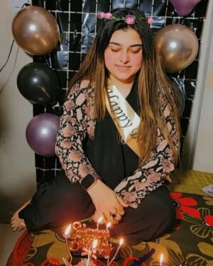 Farah Chaudhary Instagram - Some glimpse of my birthday night celebrated at home with family.Thank you bhai and Mona for making it so special for me..Bhai you never failed to make me happy and always know what my heart want. And also thank you Ricky for being with me no matter how far is the distance..
And last but not the least the hard work of my doll Hannah and her friend for making it the best and making so much effort in decorating and hiding just to give me surprise.
Thank you everyone frok my family , friends and instagram fam for wishing me
Love you all
#birthday #advfarahchaudhary