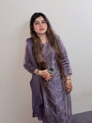 Farah Chaudhary Instagram - Zindagi Haseen hai jo tu mere naal hai.MashaAllah
.
.
.
#eidvibes #eid2025 #farahchaudhary #hannahchaudhary