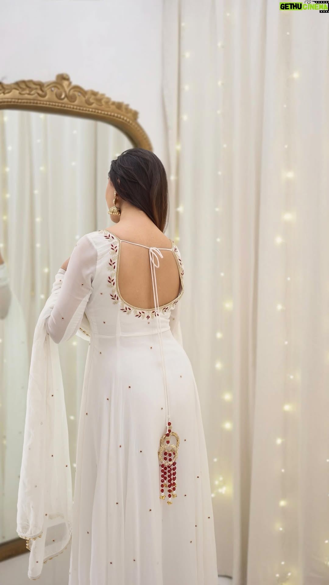 Farheen Panjwani - 57.1K Likes - The feminine urge.. 🤍🥀

Comment ‘Love’ to get my outfit link directly in your DMs 📥🔗❤️ #QuickOutfitsWithFarheen

Outfit @bhaviniparis They make THE BEST anarkalis!! Anarkalis that make you feel like the main character 🫰🏻

Earrings @dilkashbyankita ✨

#ootd #fashionreels #grwm #mohabattien #indian #desi #ethnic #anarkali #outfits #outfitinspo #whiteanarkali #personalstyle #currentlywearing