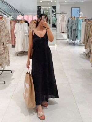 Farheen Panjwani Instagram - Today’s look 🖤
Feel free to comment for direct links📥🔗
Dress @myntra
Bag @zara
Footwear @fizzygoblet
#Ootd #QuickOutfitsWithFarheen