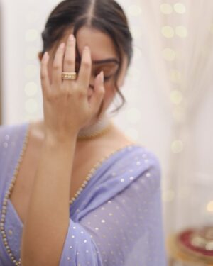 Farheen Panjwani Instagram - Durr se hi tum jee bhar k dekho 🪞💜🥀🕯️
Feel free to comment link for outfit link 🔗 I’ll share the direct link in your DMs 📥
#QuickOutfitsWithFarheen #Indian #Desi #Anarkali #Ootd #Outfits #outfitinspo