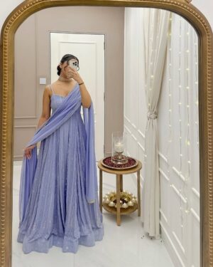 Farheen Panjwani Instagram - Durr se hi tum jee bhar k dekho 🪞💜🥀🕯️
Feel free to comment link for outfit link 🔗 I’ll share the direct link in your DMs 📥
#QuickOutfitsWithFarheen #Indian #Desi #Anarkali #Ootd #Outfits #outfitinspo