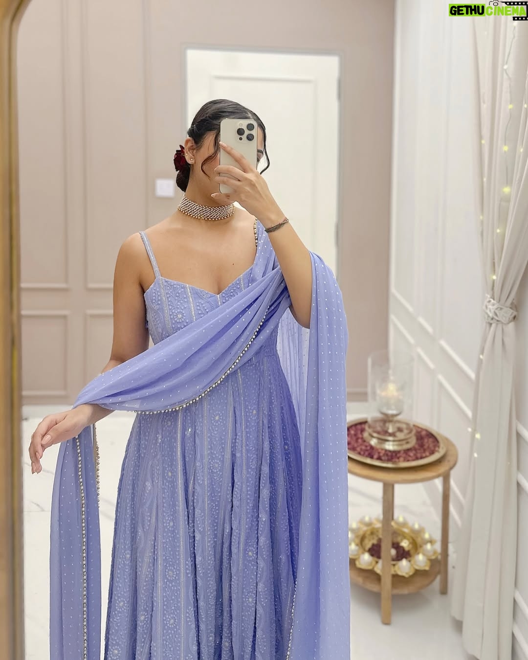 Farheen Panjwani - 68.9K Likes - Durr se hi tum jee bhar k dekho 🪞💜🥀🕯️

Feel free to comment link for outfit link 🔗 I’ll share the direct link in your DMs 📥

#QuickOutfitsWithFarheen #Indian #Desi #Anarkali #Ootd #Outfits #outfitinspo