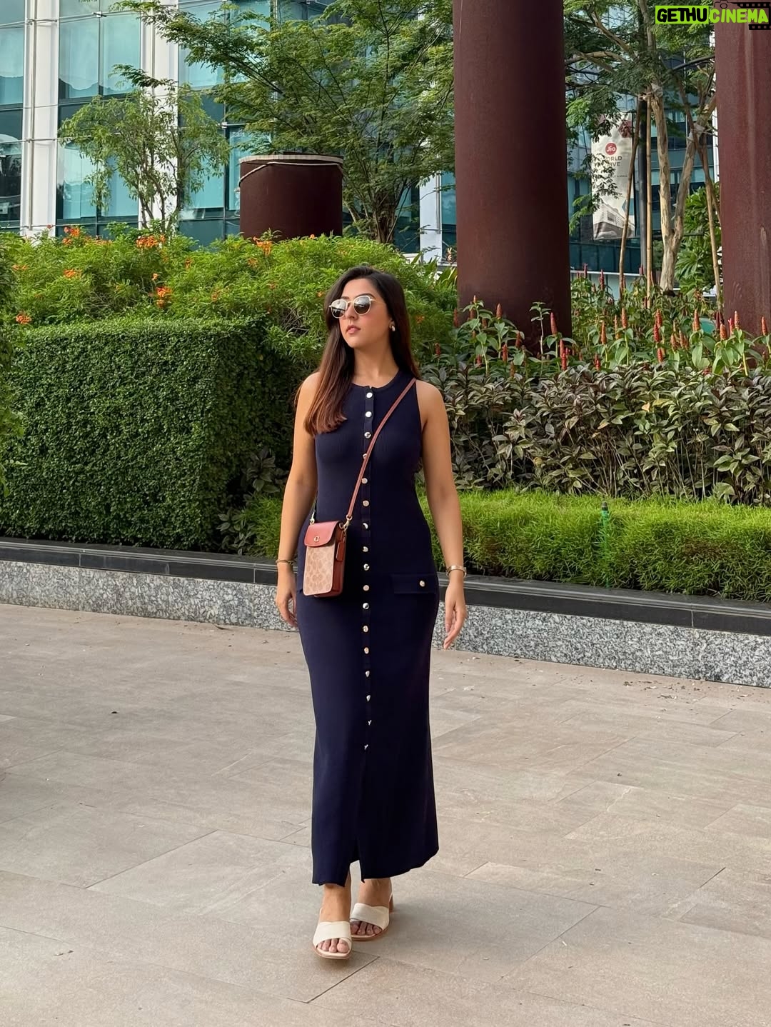 Farheen Panjwani - 3.8K Likes - It’s that dress🫰🏻The one I can wear everywhere, and still look like I run the estate 🏡 

Comment ‘Love’ to get my outfit link directly in your DMs❤️📥🔗

Dress @a.la.modebyakanksha 
Bag @coach

#Ootd #QuickOutfitsWithFarheen