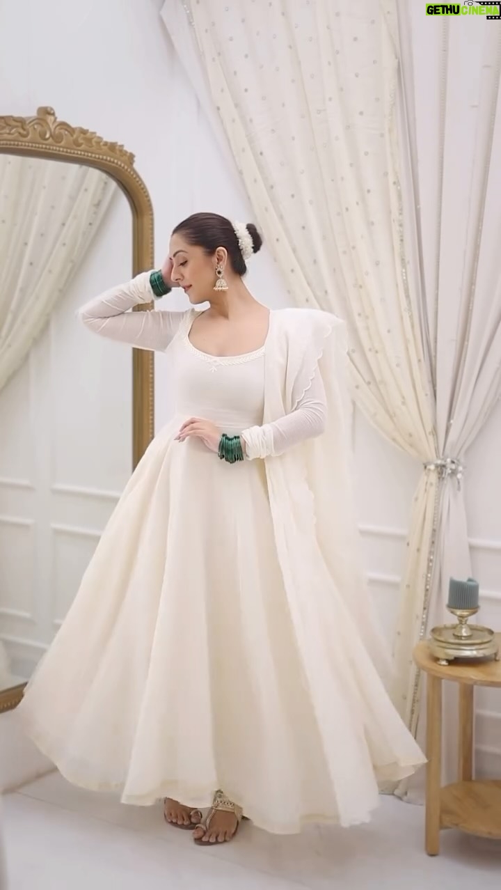 Farheen Panjwani - 4.7K Likes - Ivory with green got me feeling like a desi daydream 🤍🫠 So timeless & classic!!! 

Comment ‘love’ to get my anarkali link directly in your DMs 📥🕊️🔗 #QuickOutfitsWithFarheen

Outfit @alka.hari 🕊️

#indian #desi #desicore #indianaesthetic #grwm #fashionreels #outfits #outfitinspo #anarkali #whiteanarkali #ivory #ivoryanarkali #personalstyle #ethnic #festiveseason #shaadi