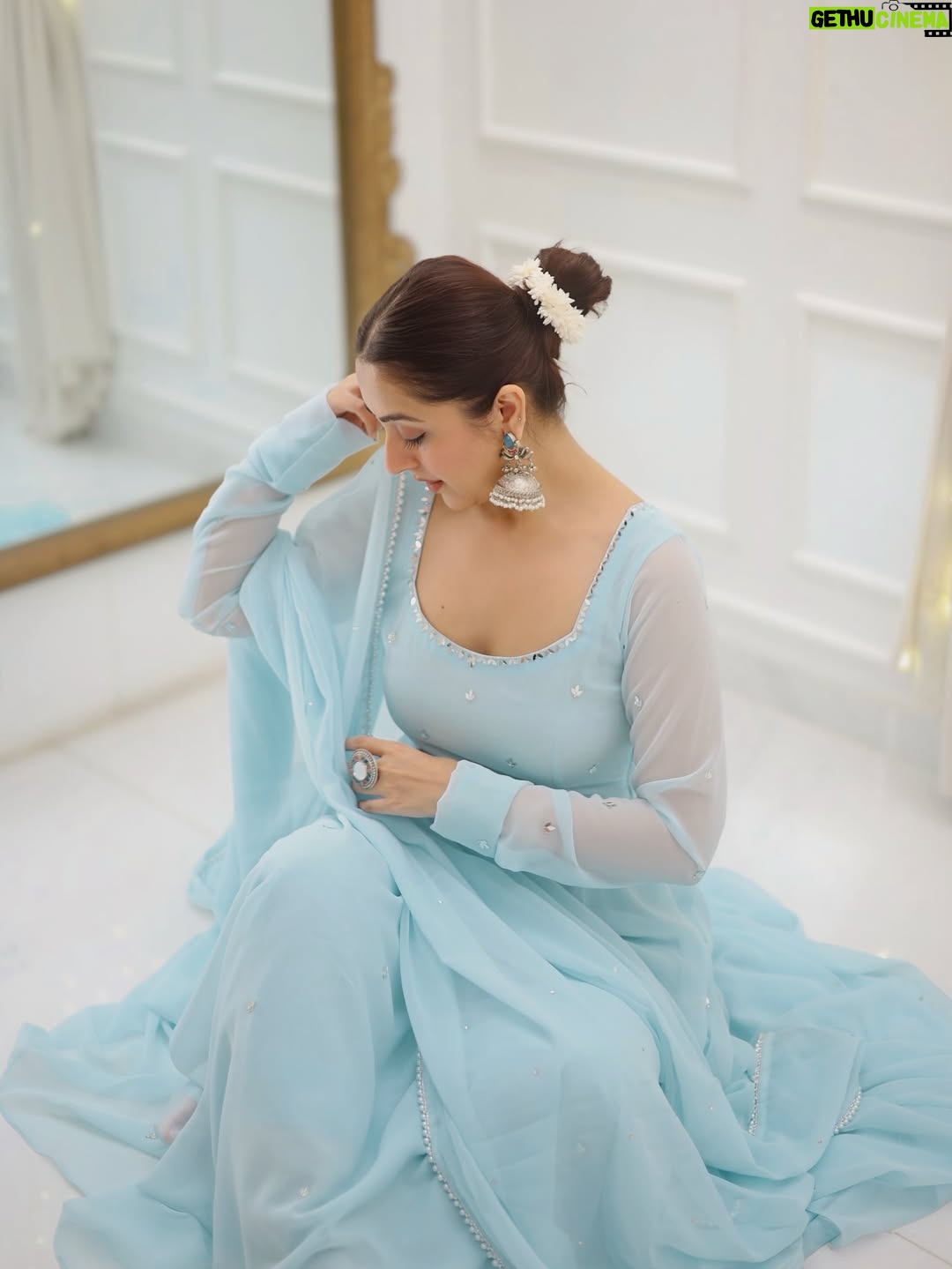 Farheen Panjwani - 5.2K Likes - Ganpati Bappa Morya 🙏✨

Outfit @bhaviniparis 🩵