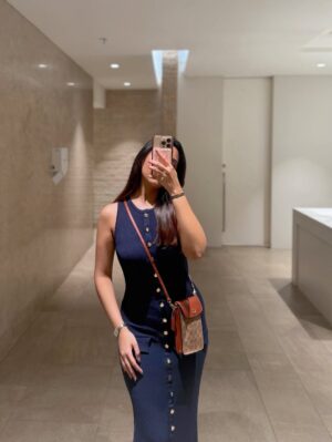 Farheen Panjwani Instagram - It’s that dress🫰🏻The one I can wear everywhere, and still look like I run the estate 🏡
Comment ‘Love’ to get my outfit link directly in your DMs❤️📥🔗
Dress @a.la.modebyakanksha
Bag @coach
#Ootd #QuickOutfitsWithFarheen