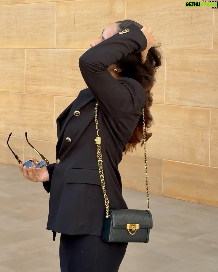 Farheen Panjwani - 4.3K Likes - Basic dress with a classic blazer- Simple & Sharp 🖤 What do you think about this look?

#QuickOutfitsWithFarheen #Ootd #Outfitinspo #Personalstyle